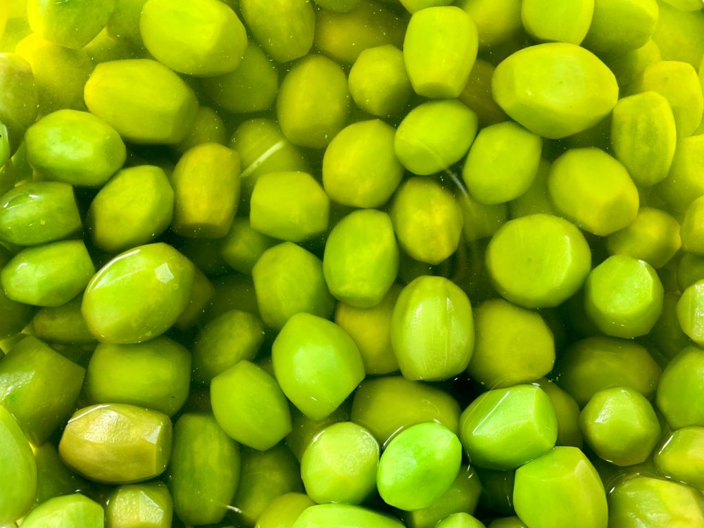 Aceitunas verdes recién cosechadas